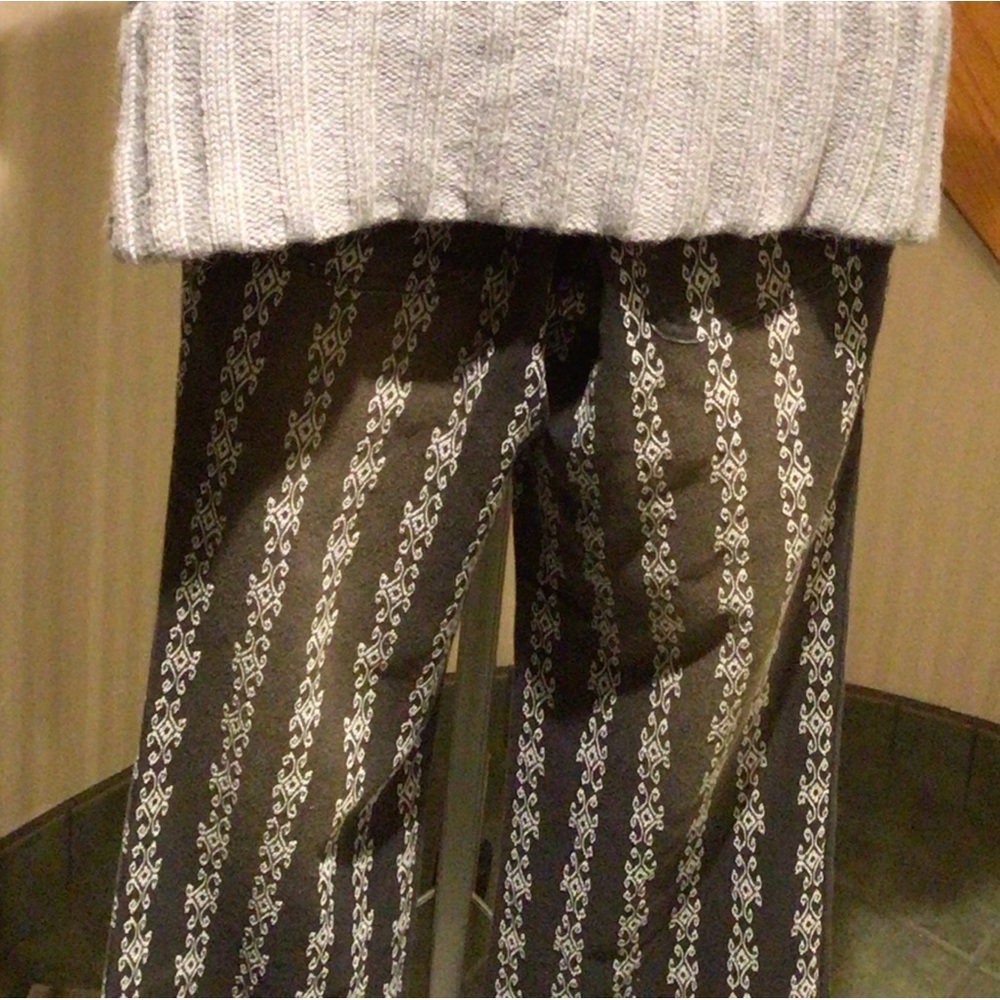 B/W patterned pants, distressed look - Picture 6 of 9